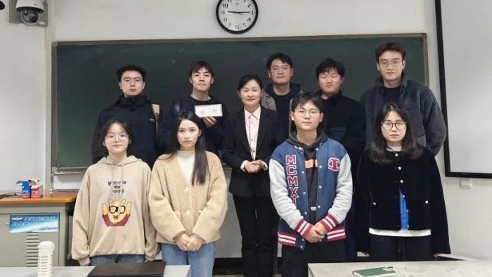 湘军麓和所章莹律师应邀在湖南大学法学院主讲《品牌里的知识产权奥秘》